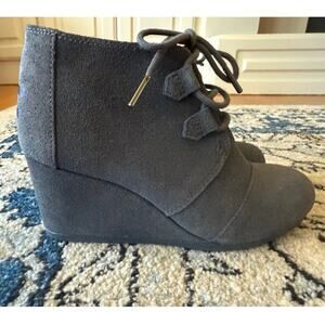 TOMS Women's Gray Suede Wedge Ankle Booties Size 7 Lace Up
